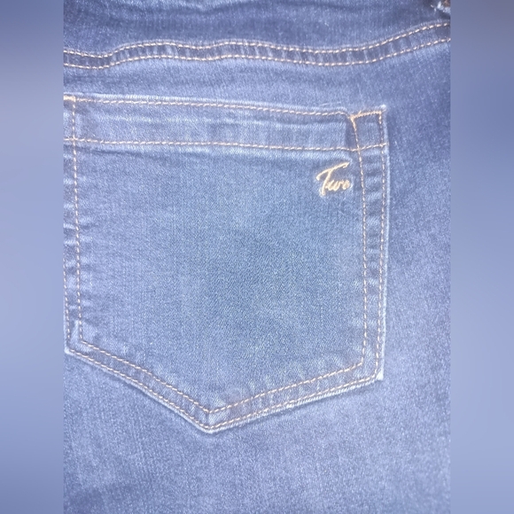 Women's Two by Vince Camuto Dark Wash Denim Skinny Jeans, Size 29 (8) - Picture 4 of 5